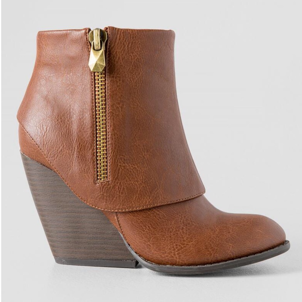 Fergalicious by Fergie envy bootie - size 7.5
